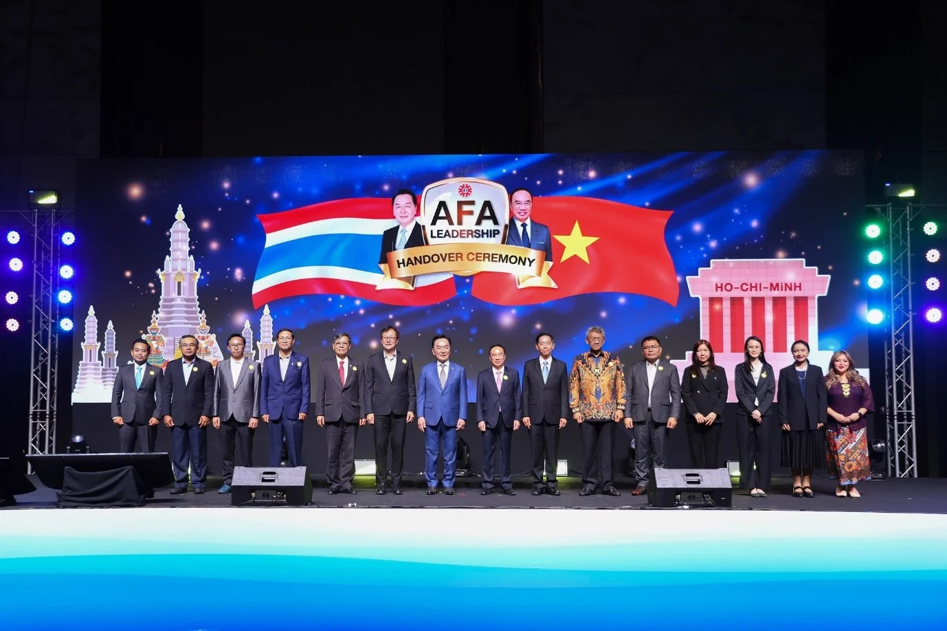 Lãnh đạo các tổ chức thành viên chính thức chụp ảnh cùng Chủ tịch AFA Đoàn Xuân Tiên, nhiệm kỳ 2024-2025 Smart Train