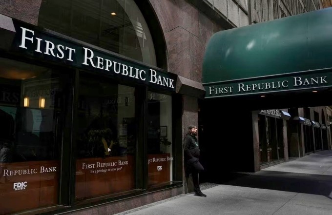 Mỹ chuẩn bị bán ngân hàng First Republic Bank