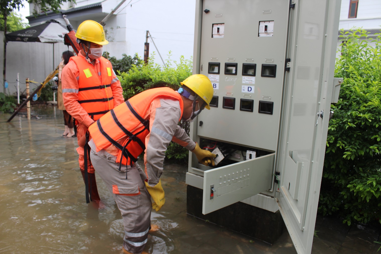 PC Vĩnh Phúc khuyến cáo khách hàng sử dụng điện an toàn mùa mưa bão
