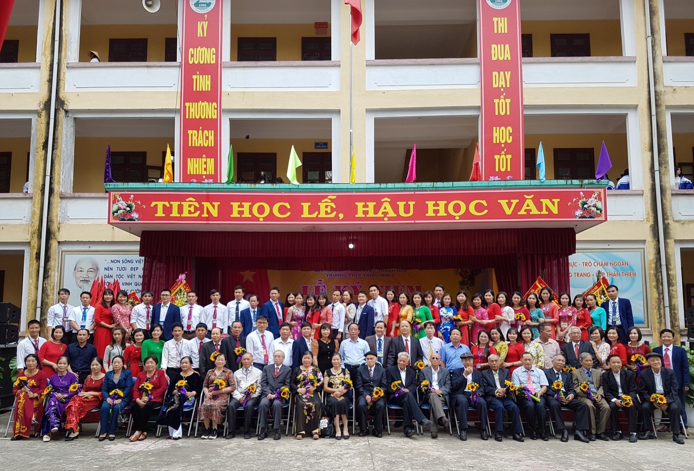 Trường THPT Triệu Sơn 2 (Thanh Hoá): Lá cờ đầu trong phong trào thi đua “Dạy tốt, Học tốt” năm học 2021-2022